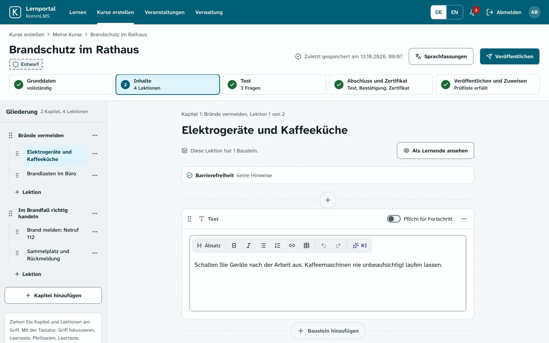 Kurseditor mit Kapitelliste links und einer Textlektion rechts.